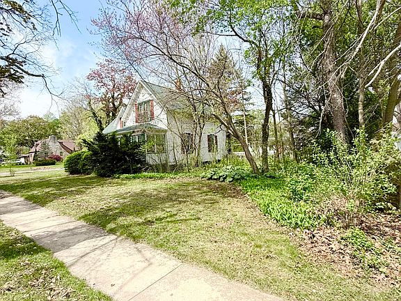 3rd image of 303 E Porter Ave
