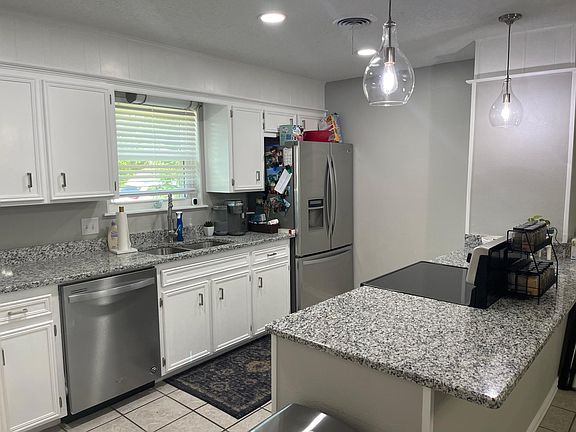 4th image of 6703 Columbia Ln