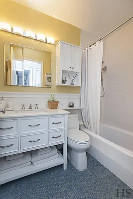 Sold by R New York | media 14