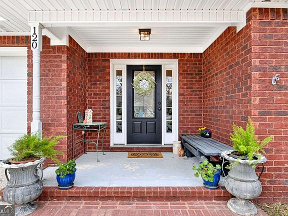 3rd image of 120 Four Oaks Ct