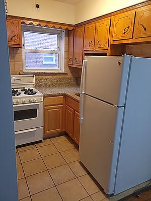 2nd image of 953 E 83rd St Floor 1