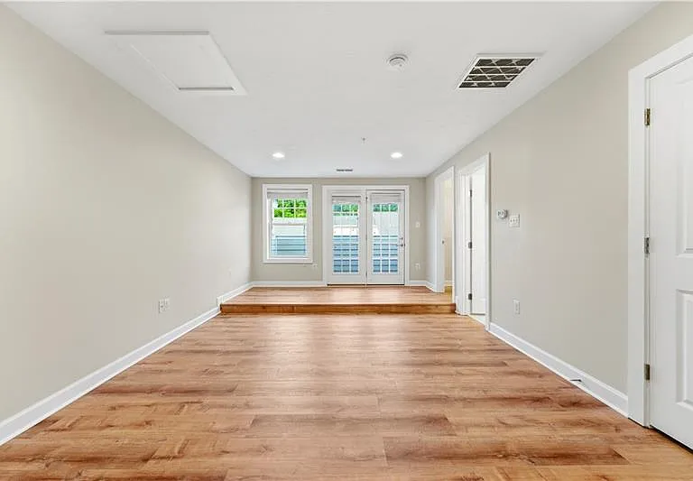 335 Osona Ln — Photo 32