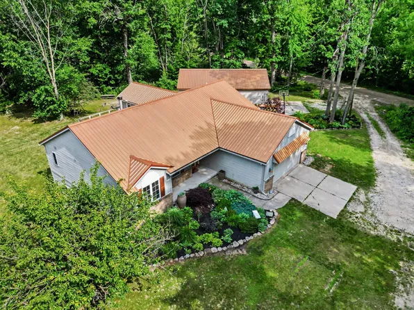 3155 Eleven Mile Rd NE, Rockford, MI 49341