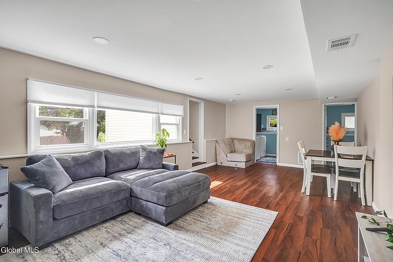4th image of 34 Perry Avenue