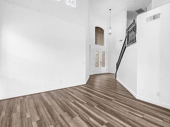 4th image of 2768 Goshen Ave