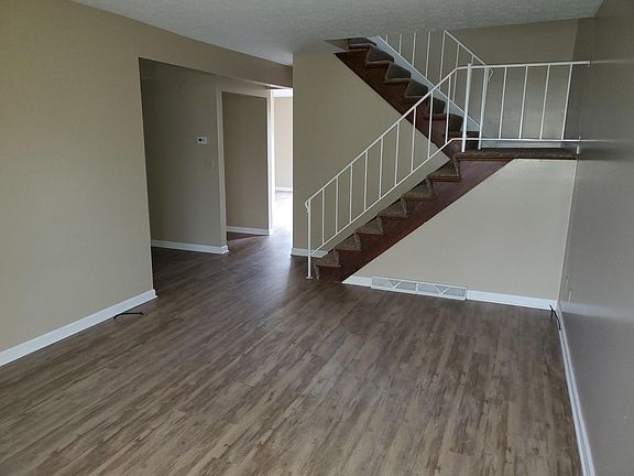 3rd image of 1584 Cedar Ln