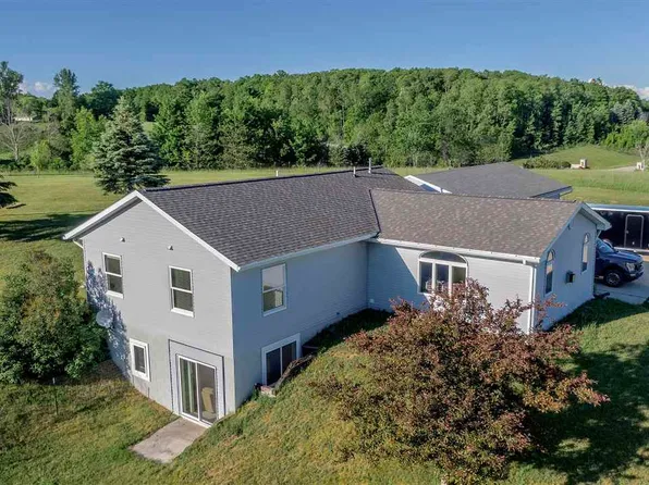 786 Greg Rd, Petoskey, MI 49770
