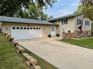 821 33rd St NW, Rochester, MN 55901