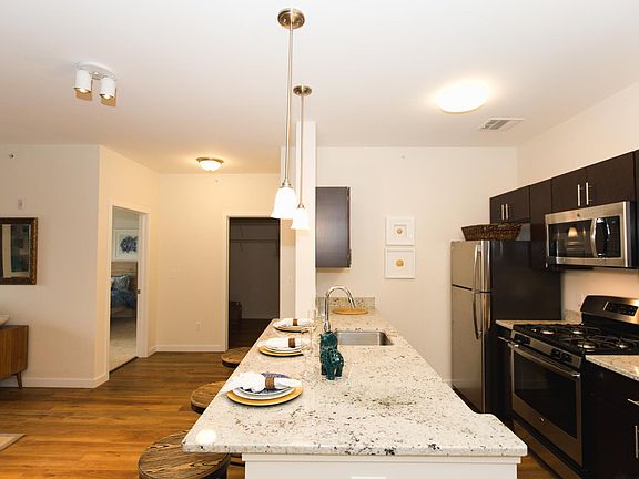4th image of 3336 Fairfield Ave #404