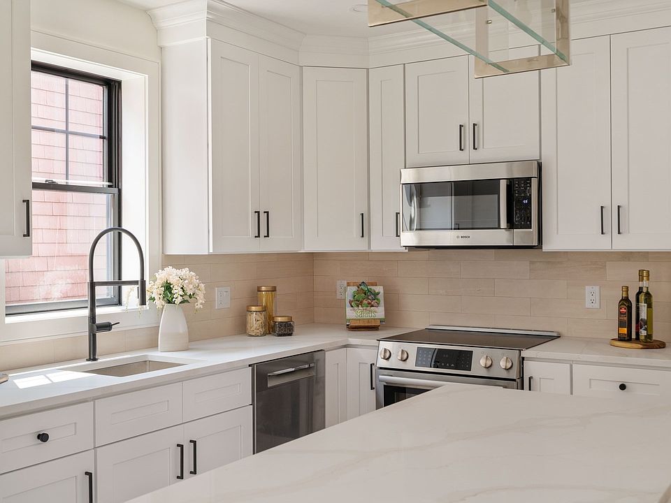 1st image of 387 Norfolk St #1