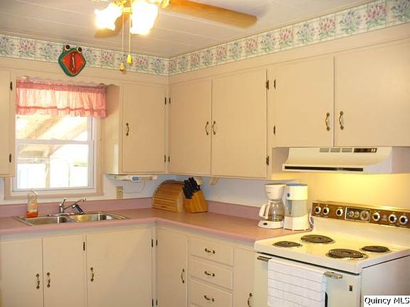 Home for Sale in Quincy, IL $89,000