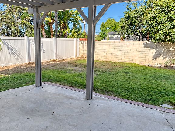5th image of 6176 Bluffwood Dr