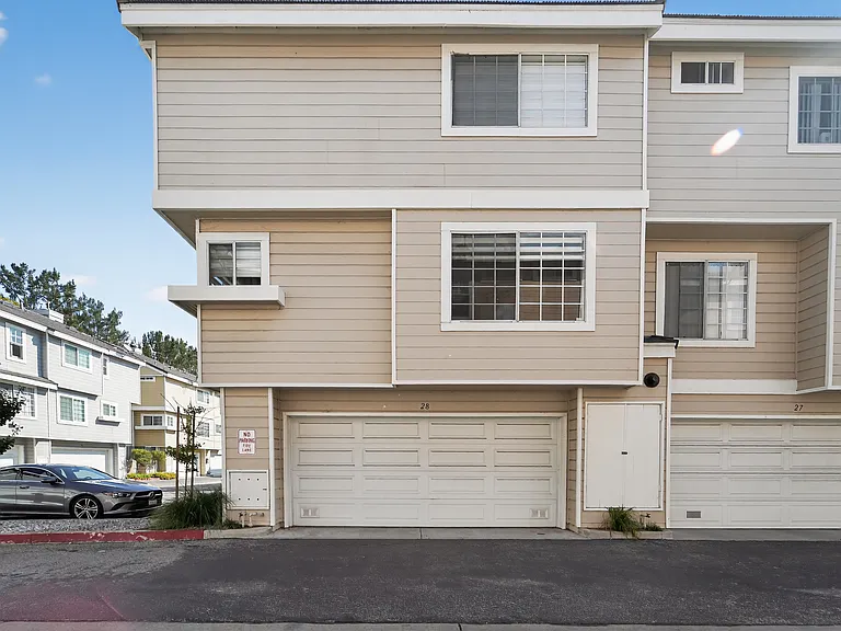 2800 Plaza Del Amo — Photo 9