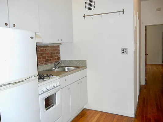 Rented by Brooklyn Heights Real Estate Inc | media 31
