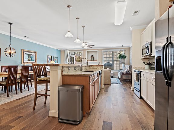 4th image of 1337 Abelia Way