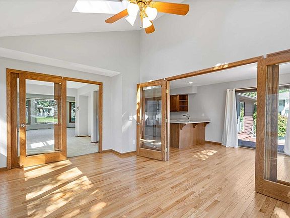 2nd image of 2633 S Norfolk Cir