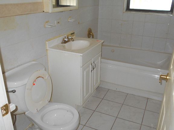 4th image of 7643 S Yates Blvd APT 1N