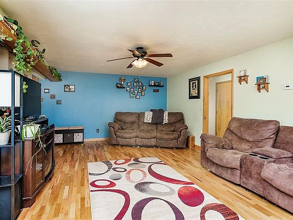 2nd image of 2303 Meadowood St