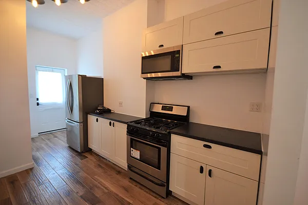 Rented by Bold New York | media 15