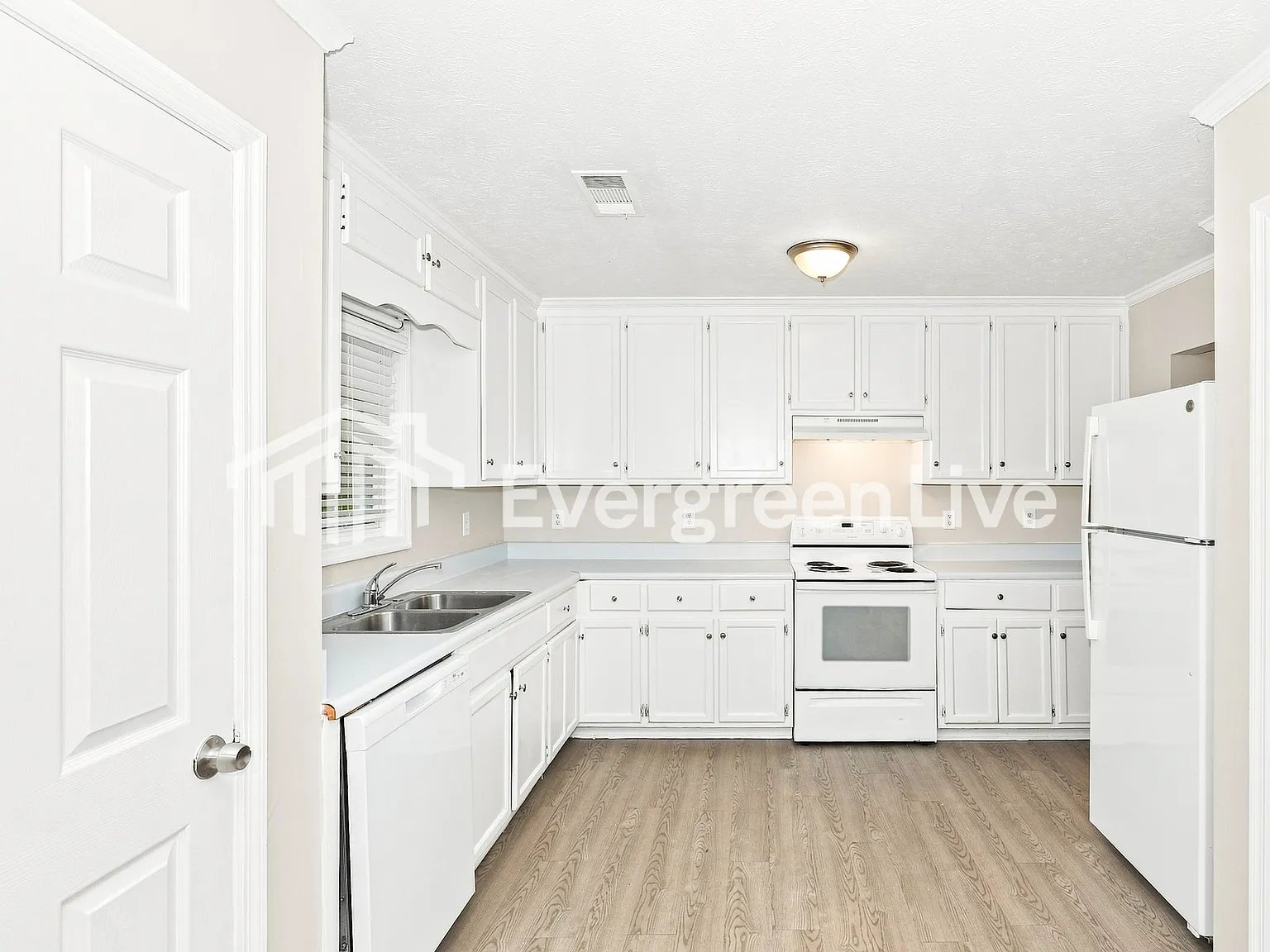 3 bed, 2.0 bath, 1500 sqft, $1,445 — Photo 4
