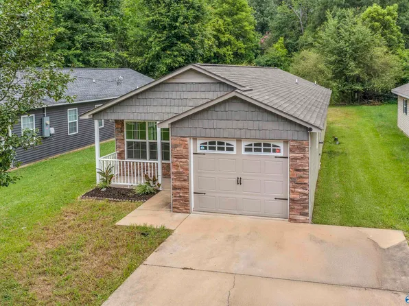 309 Meadow St, Rainbow City, AL 35906