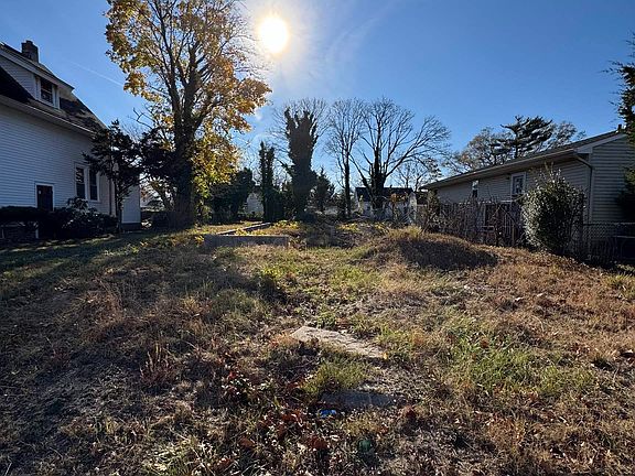 5th image of 325 Wright