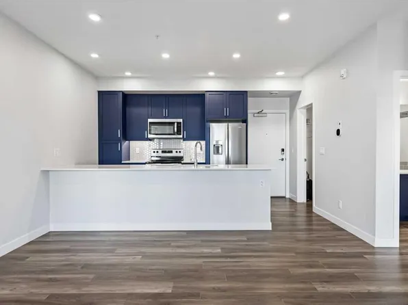 255 E Les Jardins Park SE #303, Calgary, AB T2C 5W9