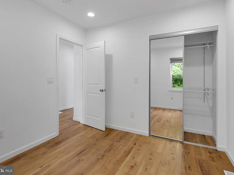 2516 W Master St — Photo 31