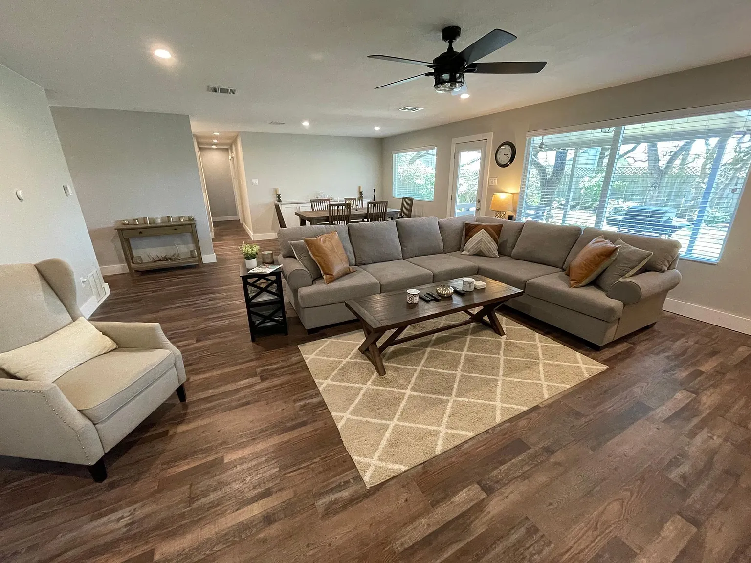 8004 Croftwood Dr — Photo 2