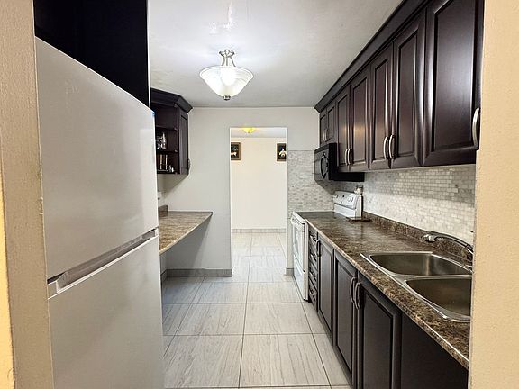 5th image of 1445 Wilson Ave #202