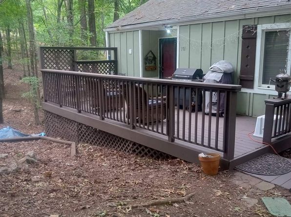101 Lake Cottages Ct