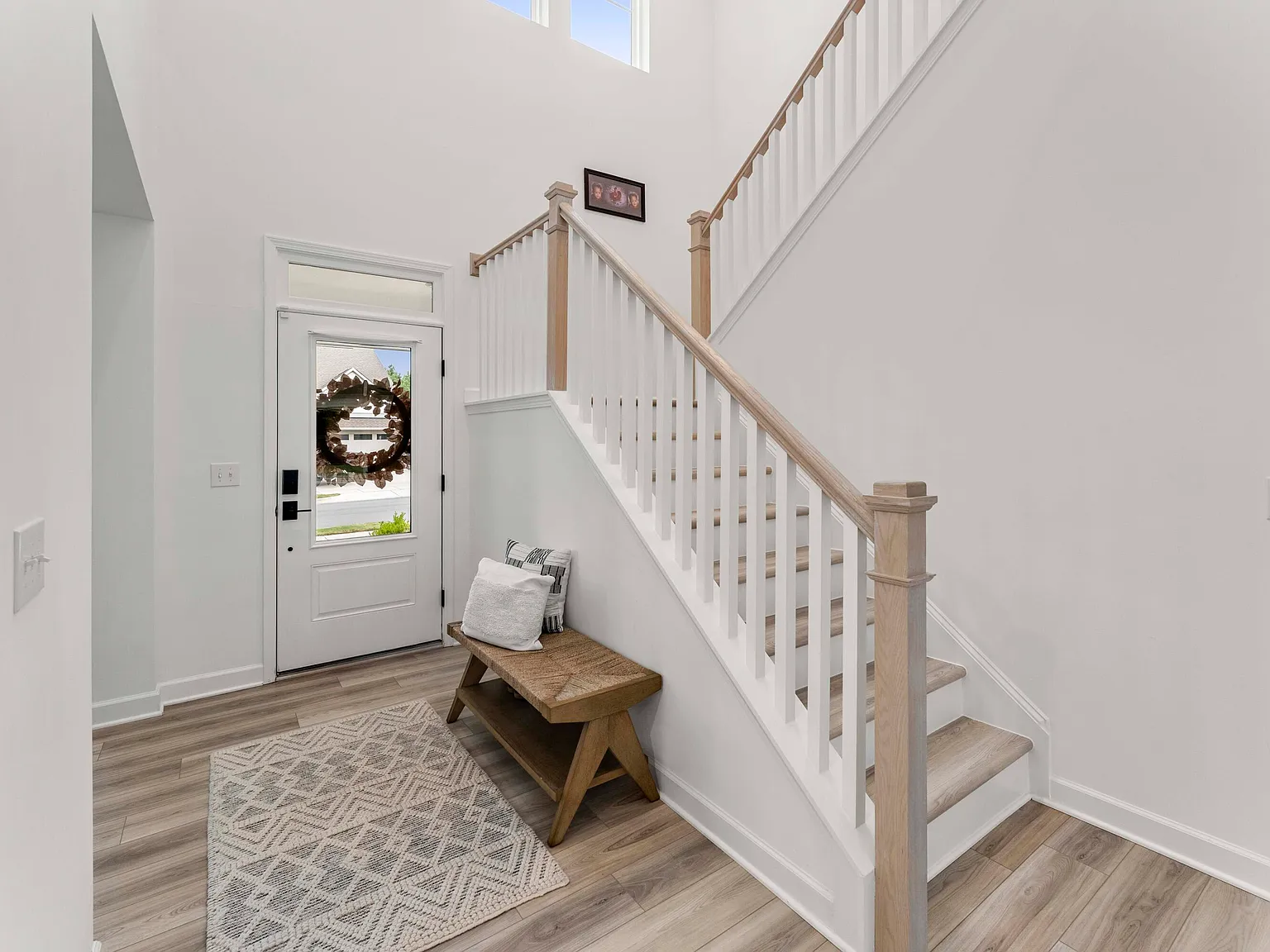 5 bed, 3.0 bath, 3222 sqft, $3,800 — Photo 3