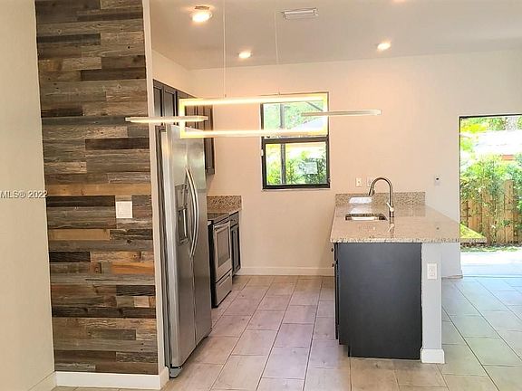 5th image of 1545 SW 28th St