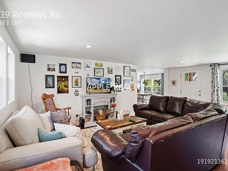 339 Robbins Rd — Photo 4
