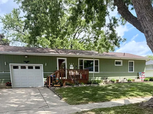 305 E 12th St, Storm Lake, IA 50588