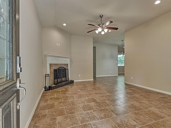 4th image of 13211 Salem Cir