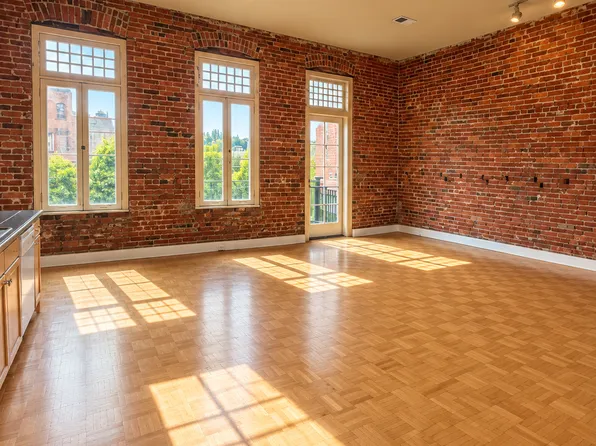 1012 W Railroad Ave APT 202, Spokane, WA 99201