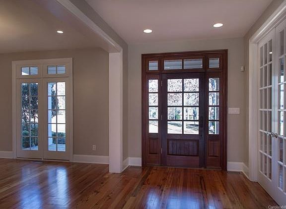 3rd image of 136 Bridle Path Ln