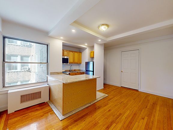 3rd image of 301 E 38th St APT 10C
