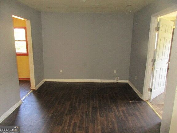 5th image of 505 E Main St