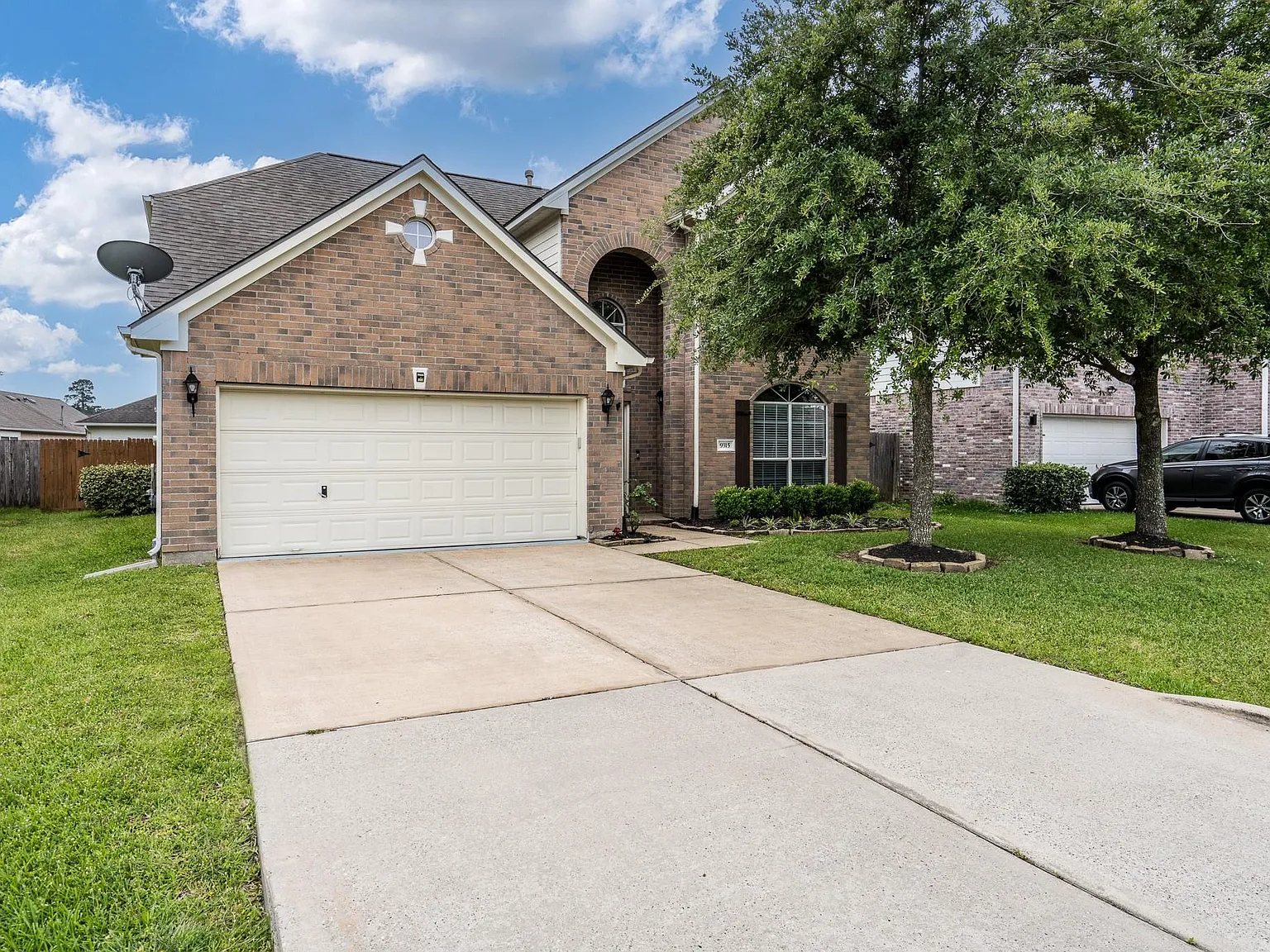 4 bed, 2.5 bath, 2267 sqft, $2,300 — Photo 2