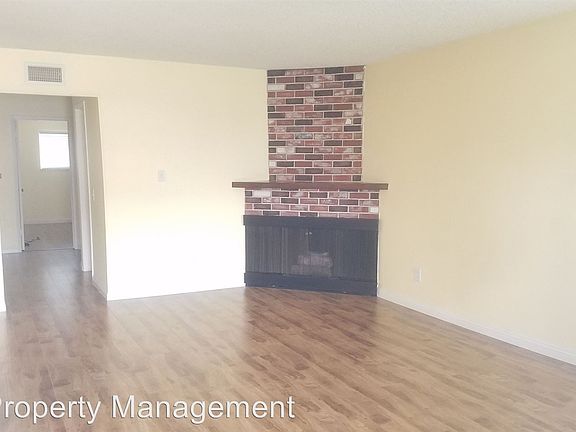 3rd image of 338 E Briardale Ave