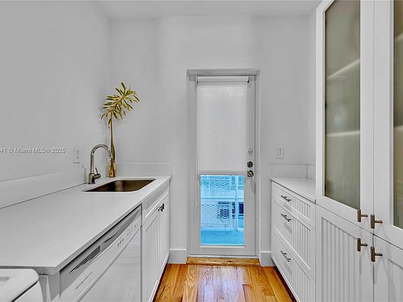 5th image of 745 13th St APT 10