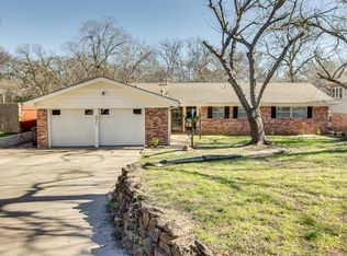 511 Westcliff Dr, Euless, TX 76040
