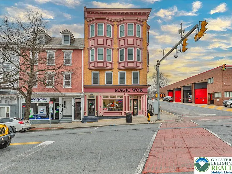 601 Northampton St #401 — Photo 1