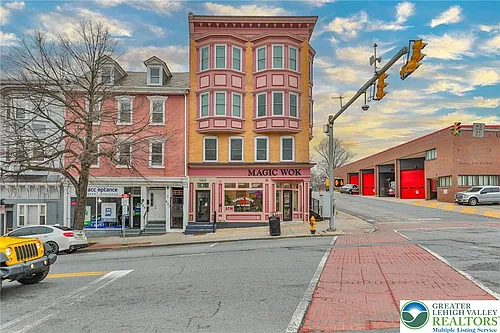 601 Northampton St #402 Photo 1