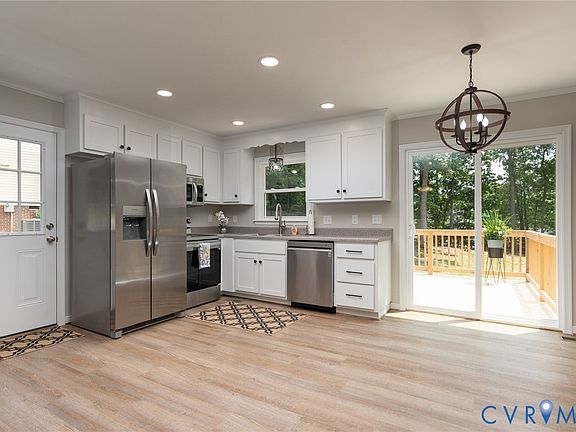 5th image of 3431 Castlebury Dr