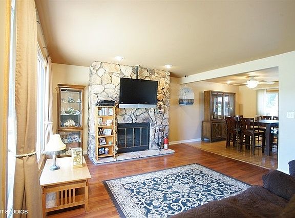 2nd image of 370 Heritage Dr
