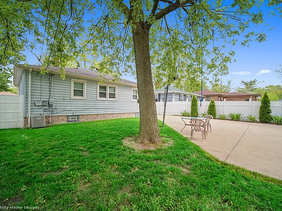 4th image of 17846 Wildwood Ave