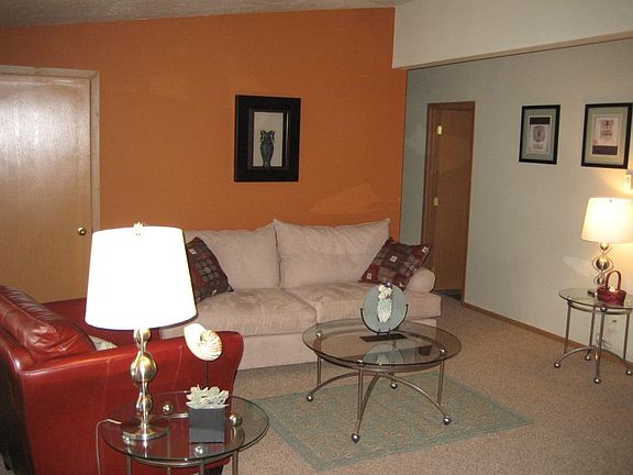 3rd image of 2417 S Grand Blvd Unit B-2